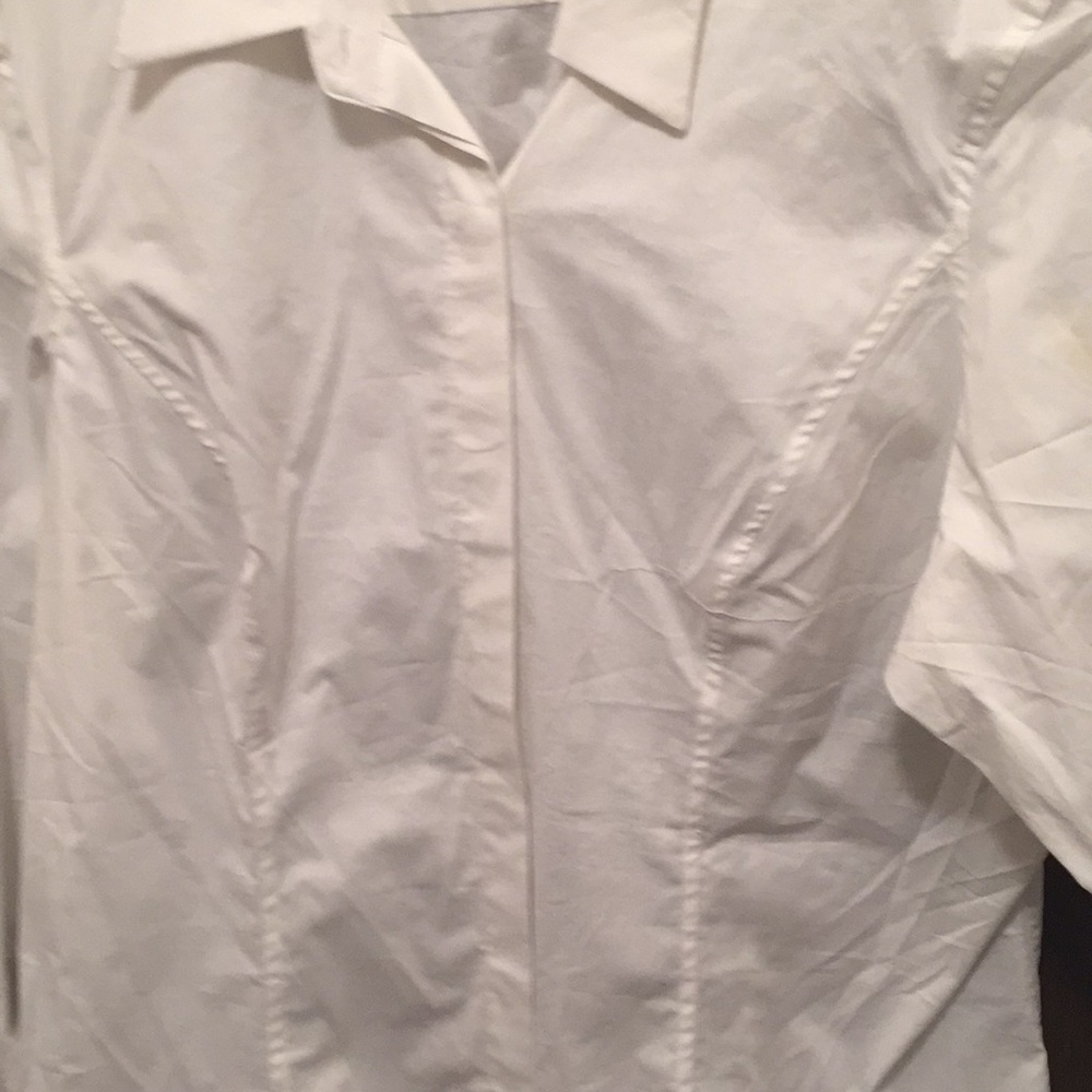 WHITE FITTED BRACELET LENGTH SLEEVE BUTT DOWN EUC - Picture 3 of 7